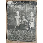 Фото матери с двумя детьми. 1938 г. 8.5х11.5 см