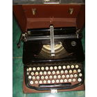 Старинная печатная машинка Erika