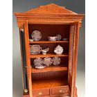 Миниатюрный сервант для кукольного домика из красного дерева с сервизом