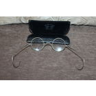 Детское пенсне в жёстком футляре, Германия.