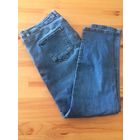 Джинсы на 54-56 размер, бу, есть дефекты. Нет пуговицы, внутри немного потерты, сзади надорвалась ткань возле кармана. Замеры: длина 95 см, ПОталии тянется до 53 см, ПОбедер тянется до 64 см.