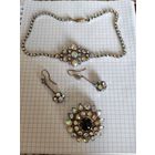 Комплект винтажной бижутерии .  Колье, серьги, брошь.