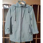 Куртка женская с капюшоном.