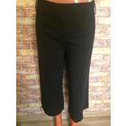 Кюлоты черные из плотной ткани на 46 размер. Интересная модель с расстегивающимся замком на ножке. Длина 77 см, ПОталии 44 см.