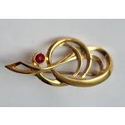 Брошь СССР с рубиновым кристаллом. Позолота