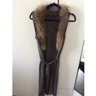 Эффектный кардиган из шерсти на 44-48 размер. Yaya collection. Длина 106 см, качество потрясающее. Покупала дорого, с натуральным мехом, мех отстегивается. Приятная цена. Идеальное состояние.