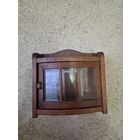 Старинный аптечный шкафчик