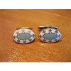 Красивые старинные запонки.