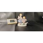 Скульптура"Дети кормят голубей". Фарфор.