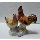 Статуэтка фарфоровая "Петух с курицей" 70-е годы Германия. Высота 11 см.