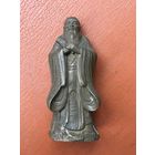 Конфуций, старая бронзовая статуэтка, детализация