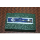 Металлическая, коллекционная ложечка с фарфоровой вставкой, в футляре,  длина 11.5 см.