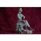 Статуэтка фарфоровая " Конькобежка "  ЗХК  Полонне  50- е  ЦЕЛАЯ