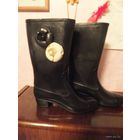 Сапоги резиновые Шанель, качественные, очень удобный не пружинит каблук. размер 38-39. обмен не интересует.