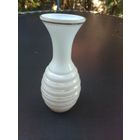 Ваза . Молочное стекло.