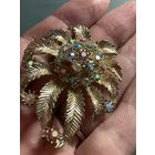 Брошь Листик стиль Exquisite стразы Аврора Бореалис Англия 60-е