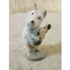 Статуэтка фарфоровая (миниатюра) собака Терьер во фраке с гитарой, Германия