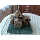 Храм металл на камне змеевик