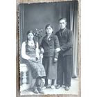 Фото молодежи. 1930-е. 8.5х13.5 см.