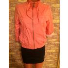 Красивая ветровка Bershka на 44-46 размер персикового цвета. Отличное состояние. Длина 56 см, ПОгруди 50 см, длина рукава 44 см, рукав можно закасать.