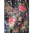 Платок винтаж очень красивый 78х78 Leonardi Италия Яркие сочные букеты Цветов на темносинем фоне красный край