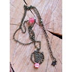 Подвеска ручной работы с бабочкой на цветочке и вишневым кварцем11