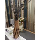 Ваза, выполненная из корня  дерева.