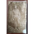 Фото летчика в комбинезоне. 7х11.5 см.