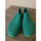 Резиновые тапочки на 38-39 размер, Германия. Совсем немного б/у. Не пригодились.  Длина подошвы примерно 25,5 см.