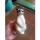 Статуэтка енот.