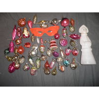 Новогодние ёлочные игрушки,маска(новая),снегурочка и 50 игрушек родом из СССР.С рубля.