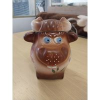 Ваза или сахарница, в виде коровы. Глина.