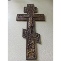 Крест киотный. Спаситель с ангелами. Меднолитой. Старинный. Высота 38 см,  ширина 19,5 см, вес 1 кг.