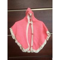 Розовое пончо, вязка на 1-3 года. Очень классное и игривое. Хорошее состояние, с капюшоном. Длина 38 см. Отличное состояние.