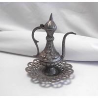 Кувшин на блюдце Кофейник