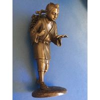 Юноша с книгой, шедевр бронзового литья