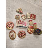 11 значков одним лотом.