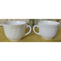 Две винтажные кофейные чашки Arcopal France с узором в виде завитков