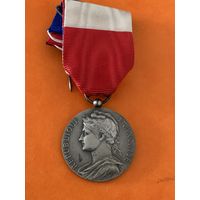 Франция.Медаль Почёта за труд Пятой Республики, Министерство труда и социального обеспечения. Серебро