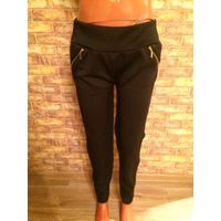 Красивые черные легинсы на 52-54 размер, очень красиво и аккуратно сидят на фигурке. новые. Покупала себе, но не подошли по размеру. Длина 97 см, талия тянется от ПО 40 до 53 см. Есть маленький дефект