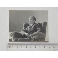Фото на память Несвиж в  княжеском кресле    1948