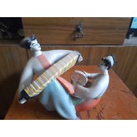 Фарфоровая статуэтка плясуны