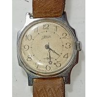 Часы механические  ЗИМ . С рубля .
