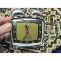 Часы-будильник Queen.