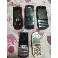 Мобильные телефоны кнопочные.