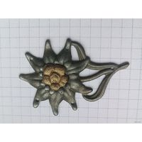 Цветок на головной убор.