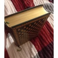 Старинная книга на французском языке с позолоченными страницами