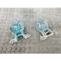 Петля двери передней правой Mitsubishi Carisma