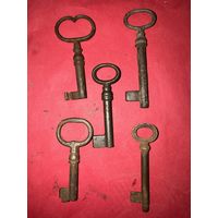 Ключи старинные.цена за все.