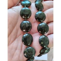 Бусы из змеевика